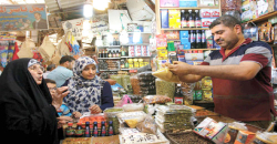 بسبب ارتفاع تكاليف السكن والخدمات.. العراقيون يخفضون نفقات الغذاء إلى النصف 