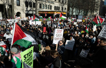 {أوقفوا حرب غزة}.. حفل جوائز {إيمي} يتحول إلى تظاهرة دعم لفلسطين