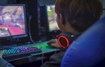 باحثون: الألعاب الإلكترونية تحولت إلى {قنابل نفسية} داخل منازل العراقيين 