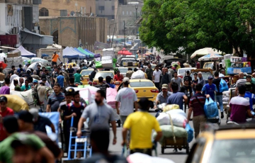 أعتادت على الديون والشراء بالآجل.. تحذيرات من التلاعب بقوت الموظفين وقيمة الدينار