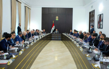 قرارات اللحظة الأخيرة لا تحقق إصلاحاً حقيقياً.. حكومة تصريف الأعمال تلجأ إلى خطة تقشفية بعد استفحال الأزمة