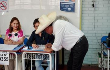 بيرو.. هل يواجه اليسار اليمين المتطرف في الجولة الثانية لانتخابات الرئاسة