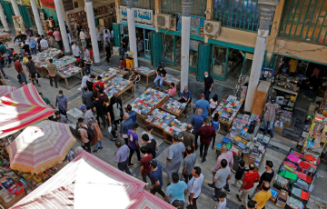 مبادرات تطوعية تلاحق الكتب القديمة.. العام الدراسي الجديد على الأبواب ونقص المناهج وغلاء القرطاسية يثقلان على أولياء الأمور