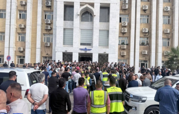 طلبة وموظفون ومزارعون وأهالٍ يلوّحون بمواصلة التظاهر.. الاحتجاجات تتسع والخريجون يتصدرون الميدان