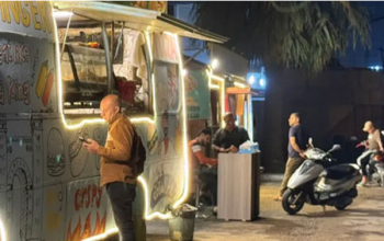 المطاعم المتنقلة .. ملجأ للشباب العاطل عن العمل