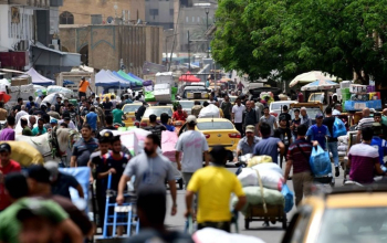 أعتادت على الديون والشراء بالآجل.. تحذيرات من التلاعب بقوت الموظفين وقيمة الدينار