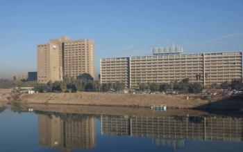 المؤسسات الحكومية في صدارة المخالفين.. النفايات الطبية تلوّث الأنهار.. خطر صحي في ظل ضعف المعالجة والرقابة