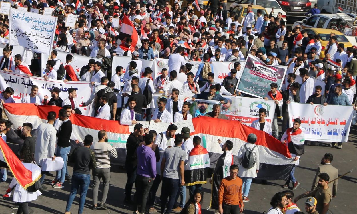 خريجو المهن الطبية يطالبون بالتعيين وحراك احتجاجي يتصاعد مطالباً بالخدمات