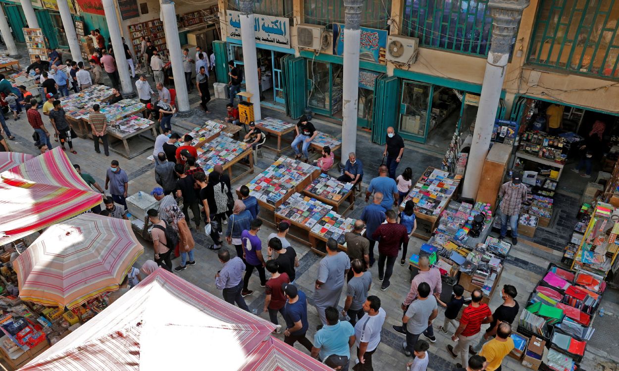 مبادرات تطوعية تلاحق الكتب القديمة.. العام الدراسي الجديد على الأبواب ونقص المناهج وغلاء القرطاسية يثقلان على أولياء الأمور
