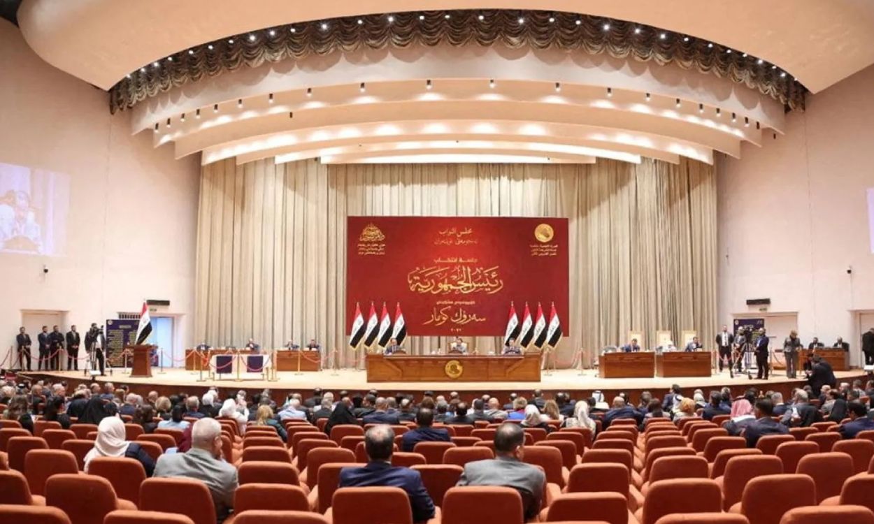 سلوكيات مثيرة للجدل في البرلمان تعكس تراجع الأداء وتعمّق الانقسامات في الدورة السادسة