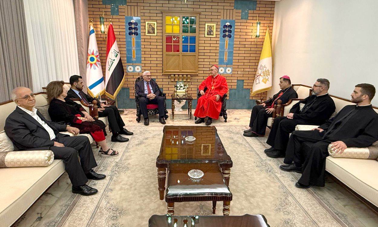 الشيوعي العراقي يزور البطريرك بولس الثالث نونا