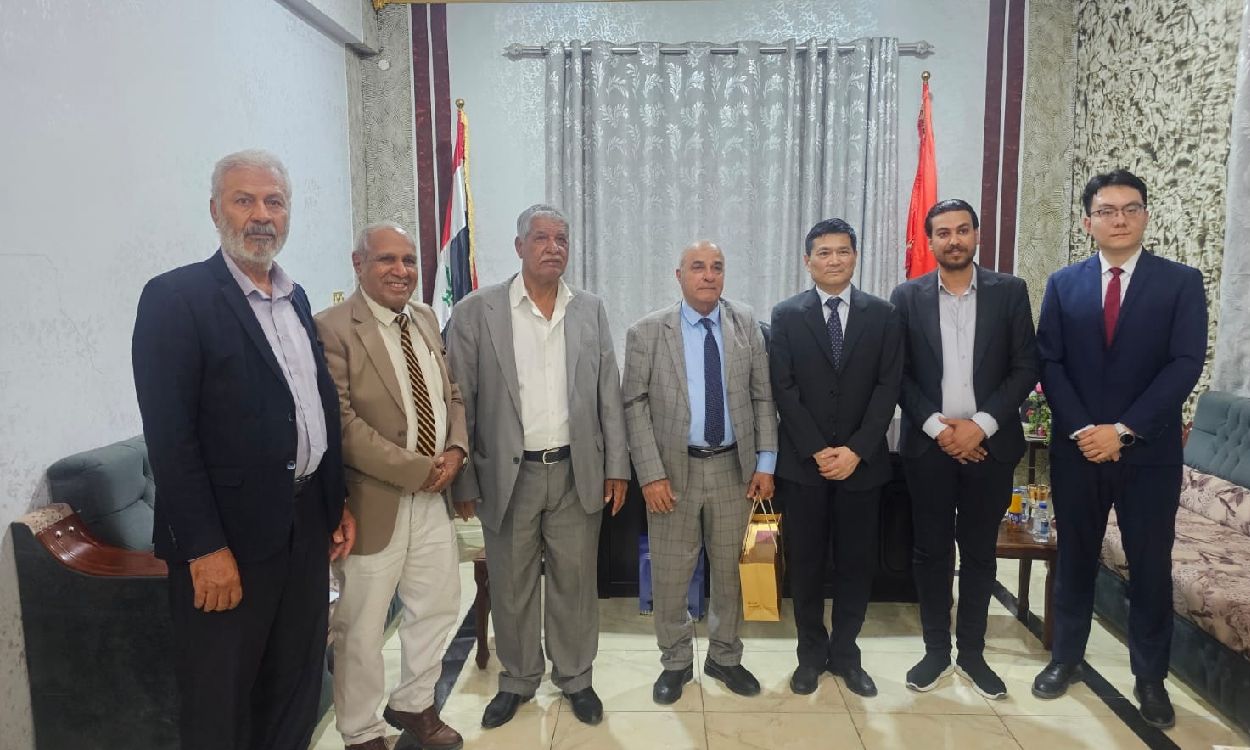في البصرة.. القنصل الصيني يزور مقر الحزب الشيوعي العراقي