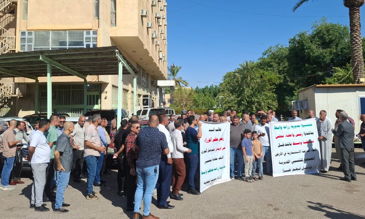 احتجاجات مطلبية في محافظات عدة.. وظائف ورواتب ومستحقات في الواجهة