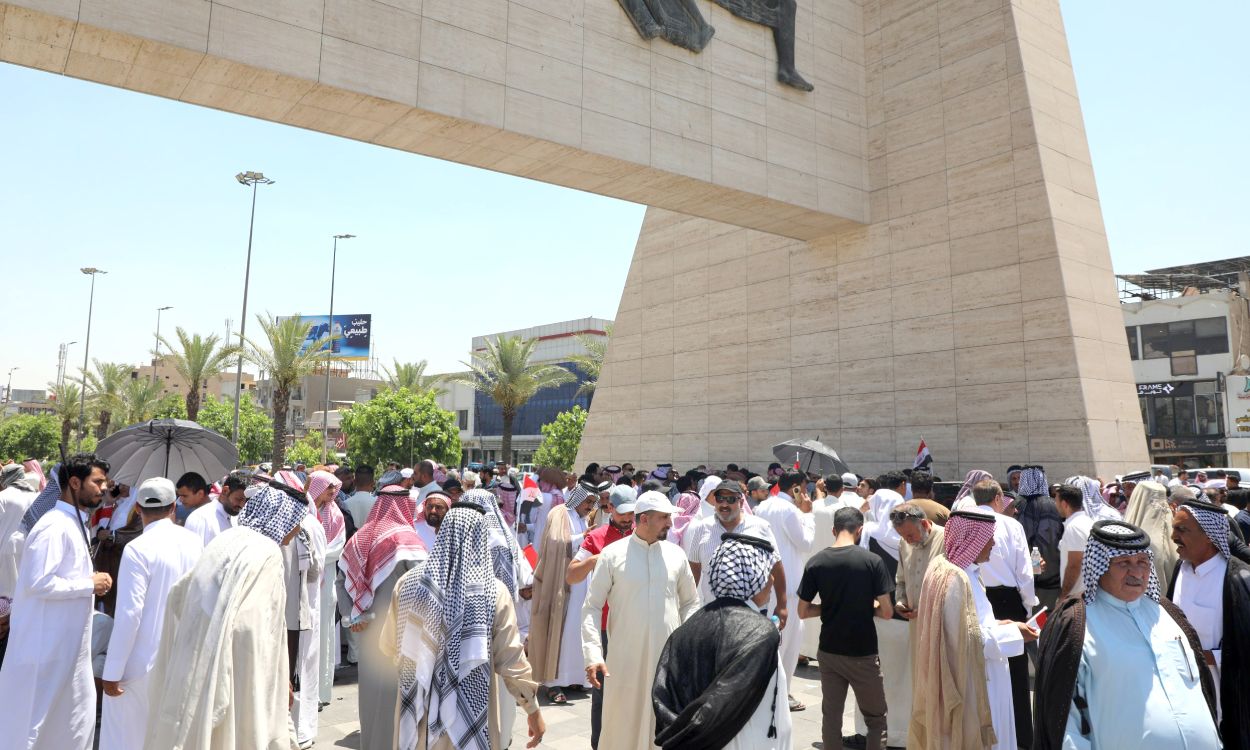 الفلاحون وذوو المهن الطبية إلى الشارع مجدداً.. واحتجاجات غاضبة من البصرة إلى الموصل