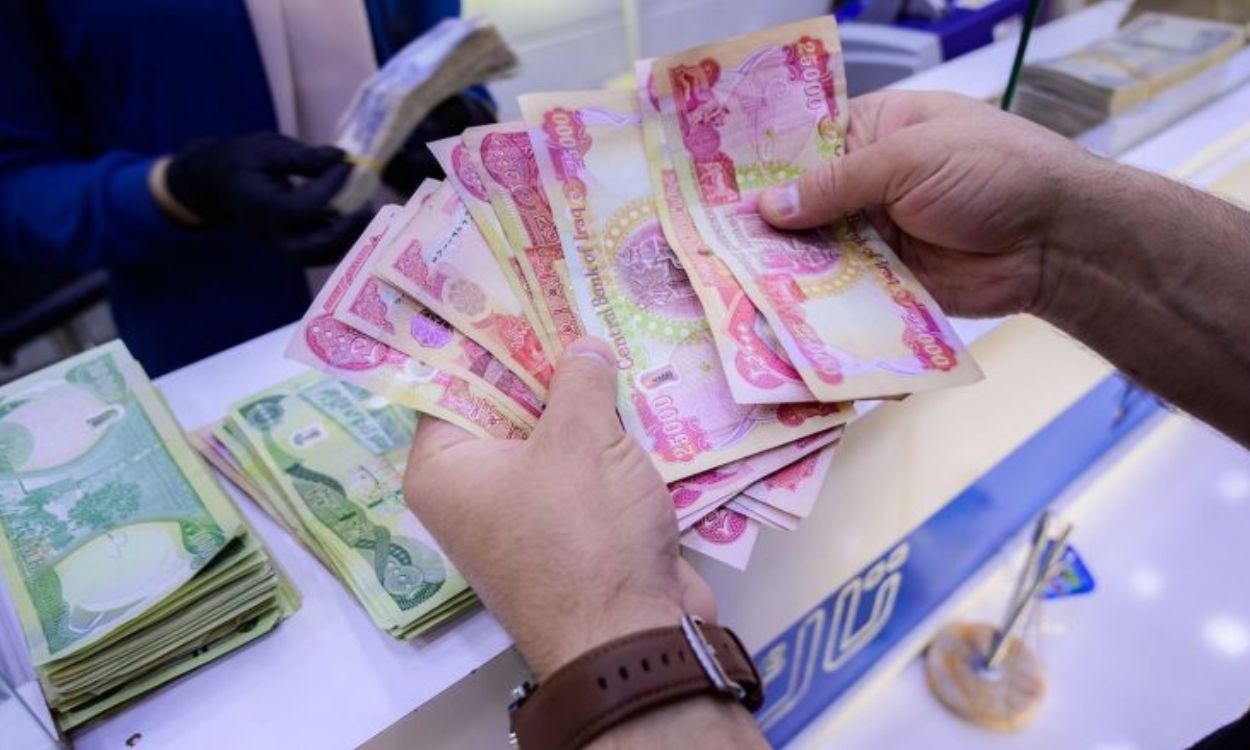 الرواتب مرهونة بالسيولة.. ضغوط مالية متصاعدة تقلق المواطنين وتهدد النشاط الاقتصادي