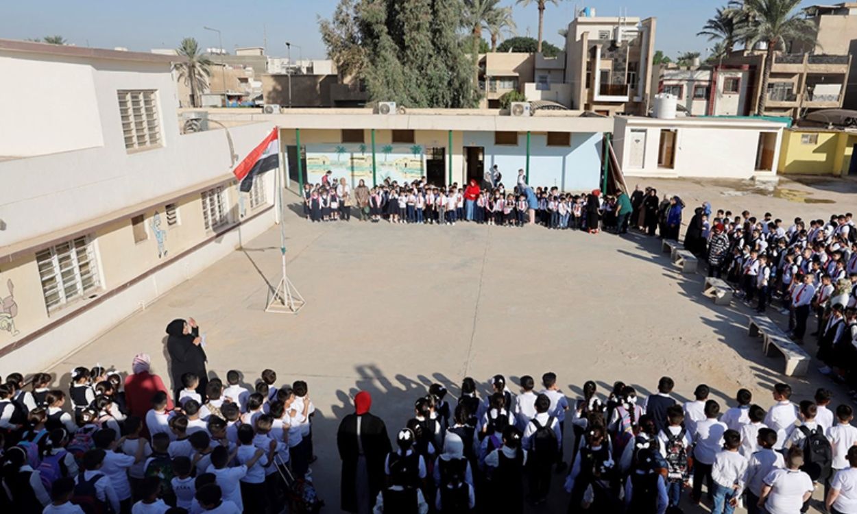 بين اضطراب التقويم وتسارع المناهج.. العُطل المفاجئة تعمّق مشاكل المدارس وتضعف مخرجات النظام التعليمي